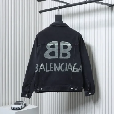 Balenciaga – Weiße Jeansjacke mit Doppel-B-Graffiti und Tintenspritzern