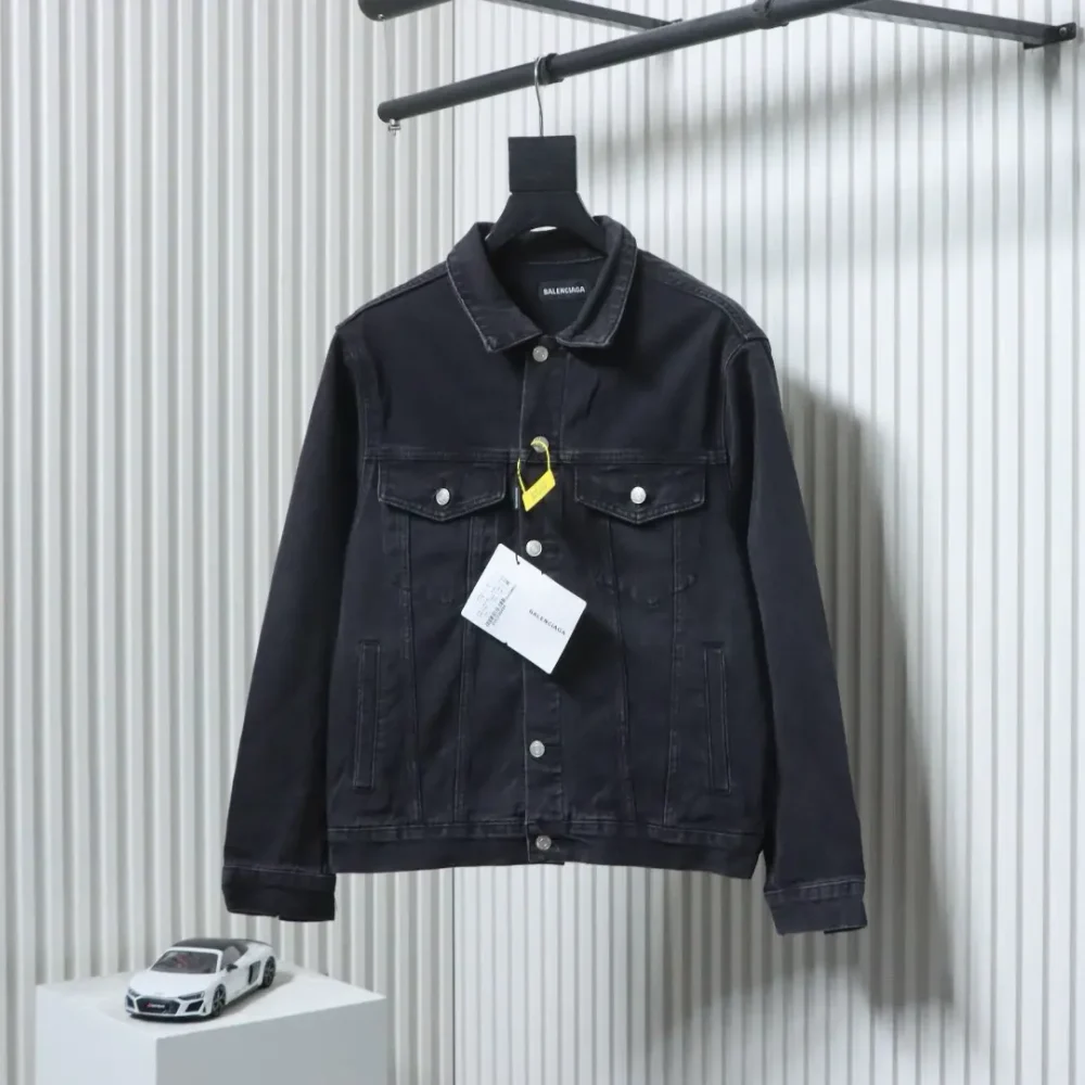 Balenciaga – Weiße Jeansjacke mit Doppel-B-Graffiti und Tintenspritzern XXL – Bild 2