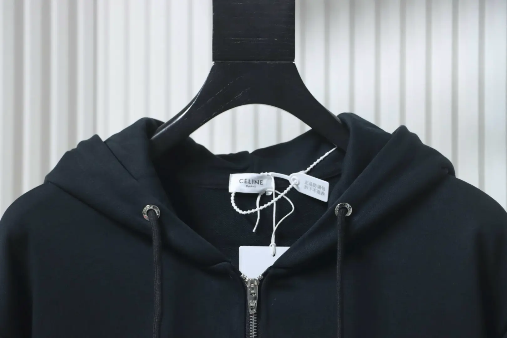 Celine Gothic-Kapuzenjacke mit aufgesticktem Reißverschluss – Bild 5