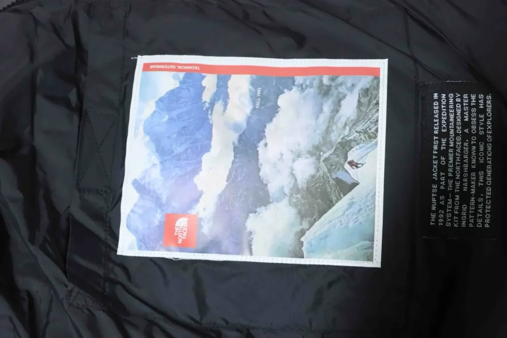 Daunenjacke „Cloud“ aus der 1992er-Serie zum 30. Jubiläum mit Tie-Dye-Print – Bild 12