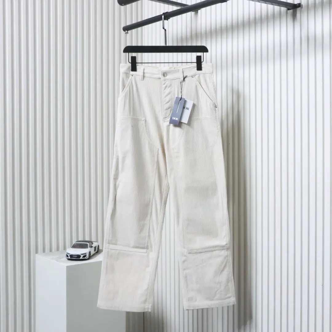 Einfarbige Cordhose