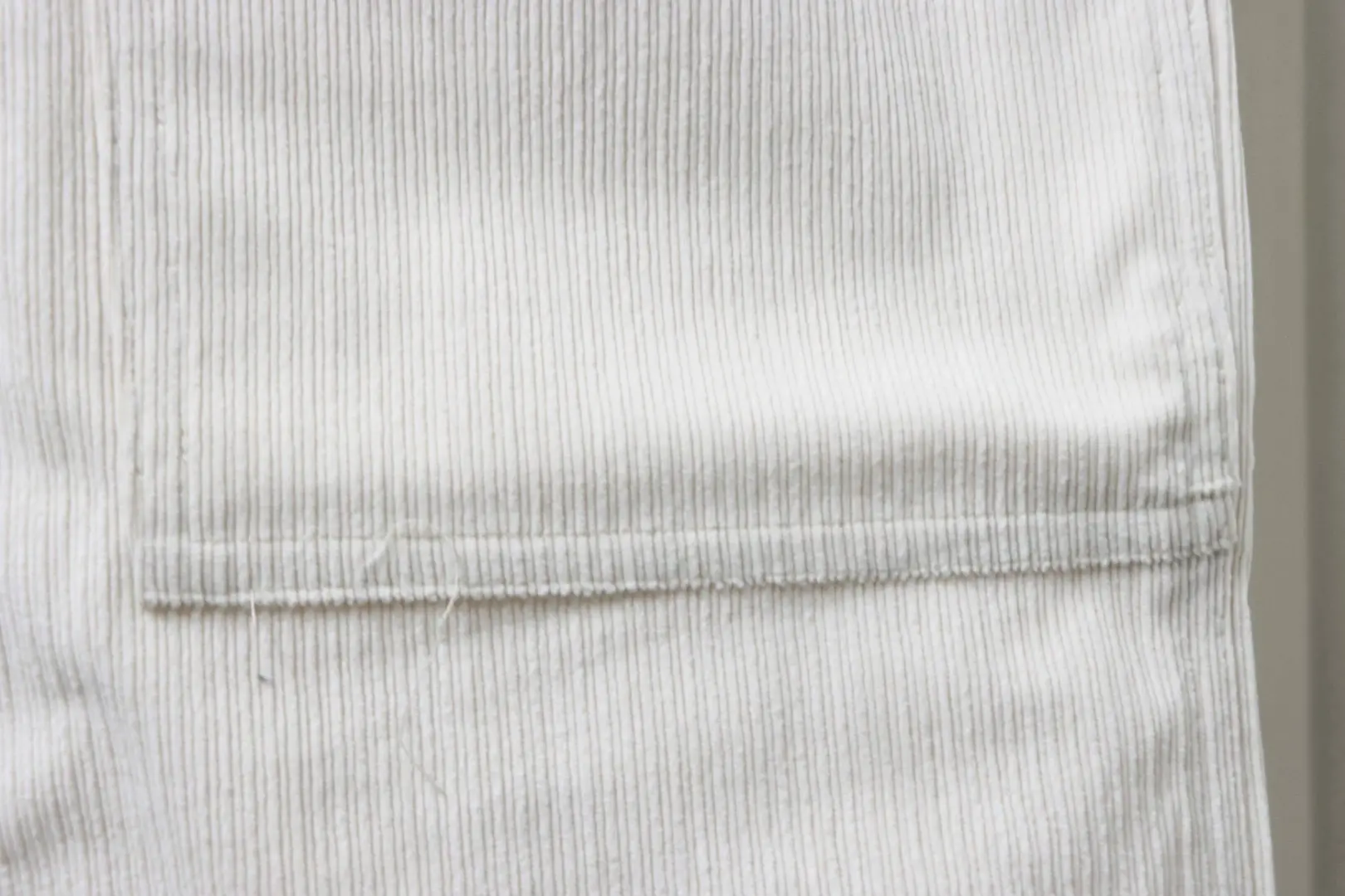 Einfarbige Cordhose – Bild 7