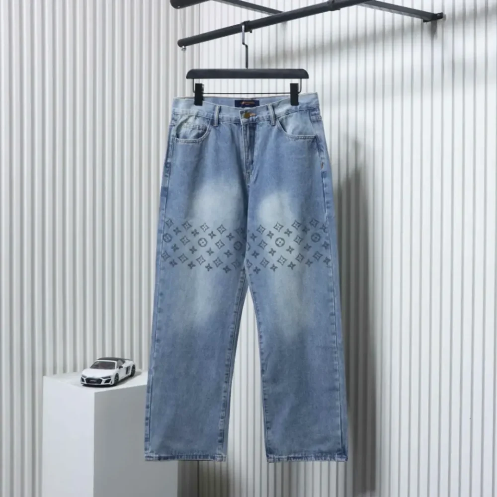 Gespleißte Jeanshose mit Monogramm