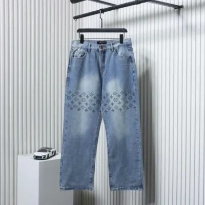 Gespleißte Jeanshose mit Monogramm
