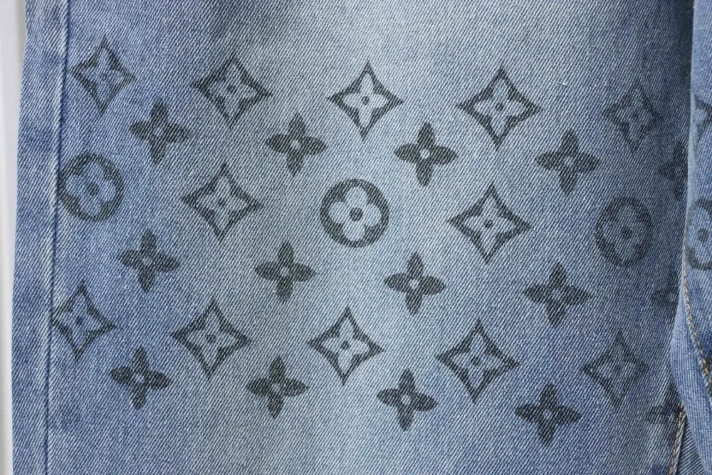Gespleißte Jeanshose mit Monogramm – Bild 6