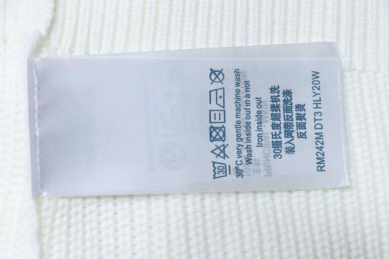 Gestrickter Rundhalspullover mit gesticktem Logo – Bild 10