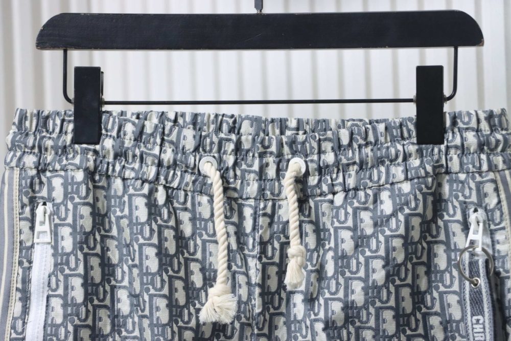 Gewebte Hose mit Allover-Jacquard-Print und seitlichem Webband – Bild 3