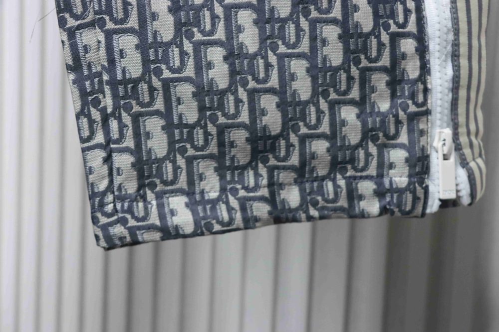 Gewebte Hose mit Allover-Jacquard-Print und seitlichem Webband – Bild 9