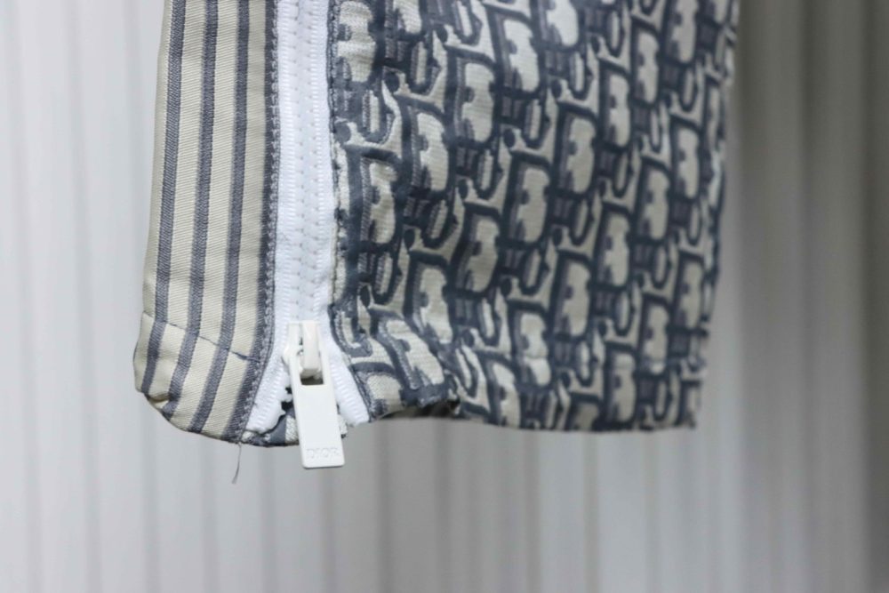 Gewebte Hose mit Allover-Jacquard-Print und seitlichem Webband – Bild 8