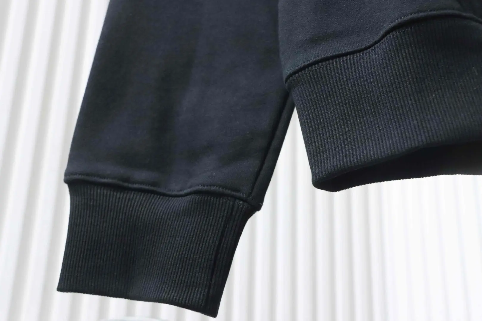 Hoodie mit Farbverlauf und Blumenmuster – Bild 8