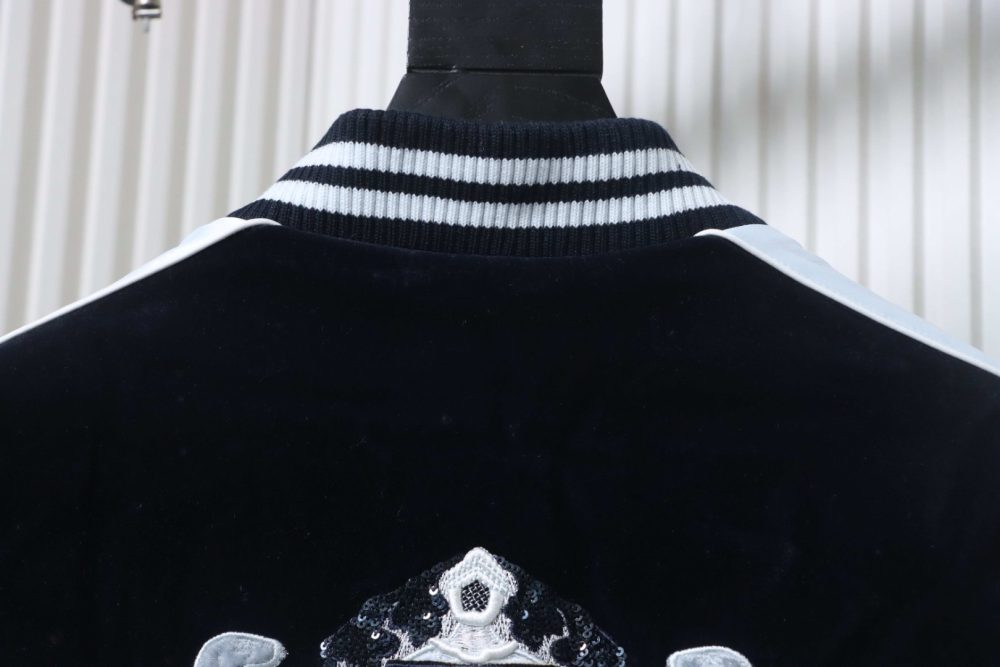 Jacke aus Perlensamt – Bild 4