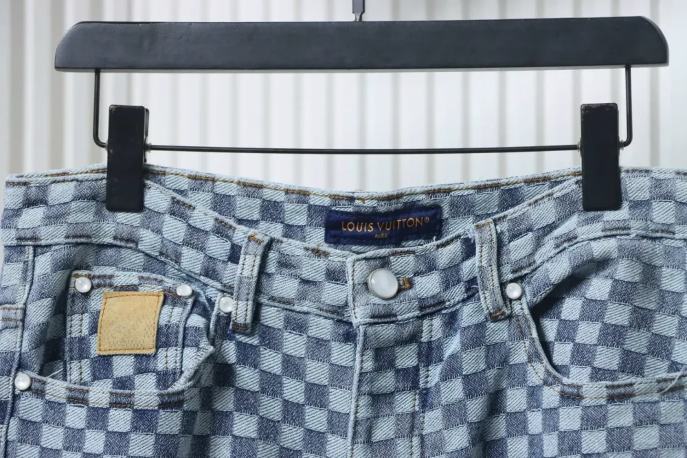 Jacquard-Jeanshose mit Schachbrettmuster – Bild 3