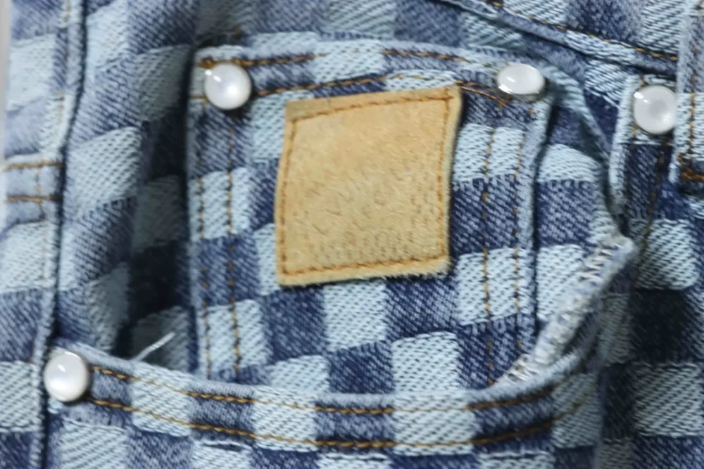 Jacquard-Jeanshose mit Schachbrettmuster – Bild 8