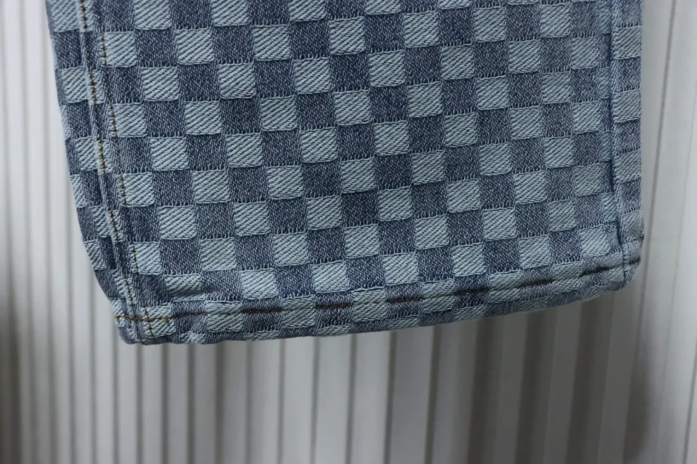 Jacquard-Jeanshose mit Schachbrettmuster – Bild 6