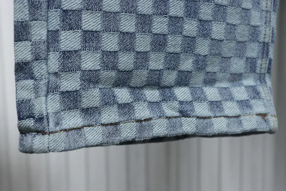 Jacquard-Jeanshose mit Schachbrettmuster – Bild 5