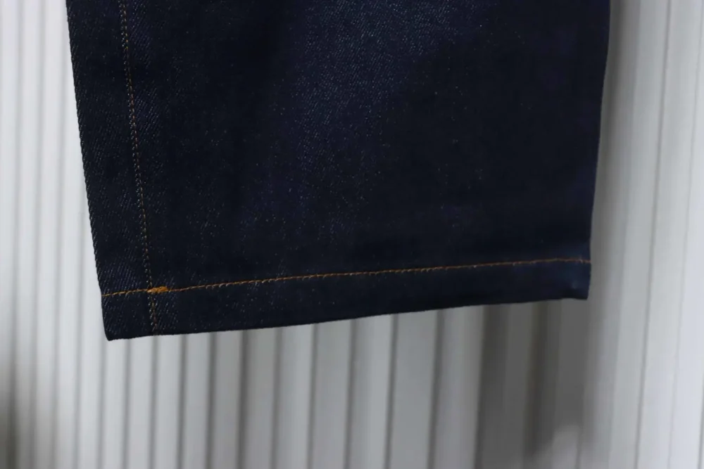 Jeans mit Lederlogo – Bild 8