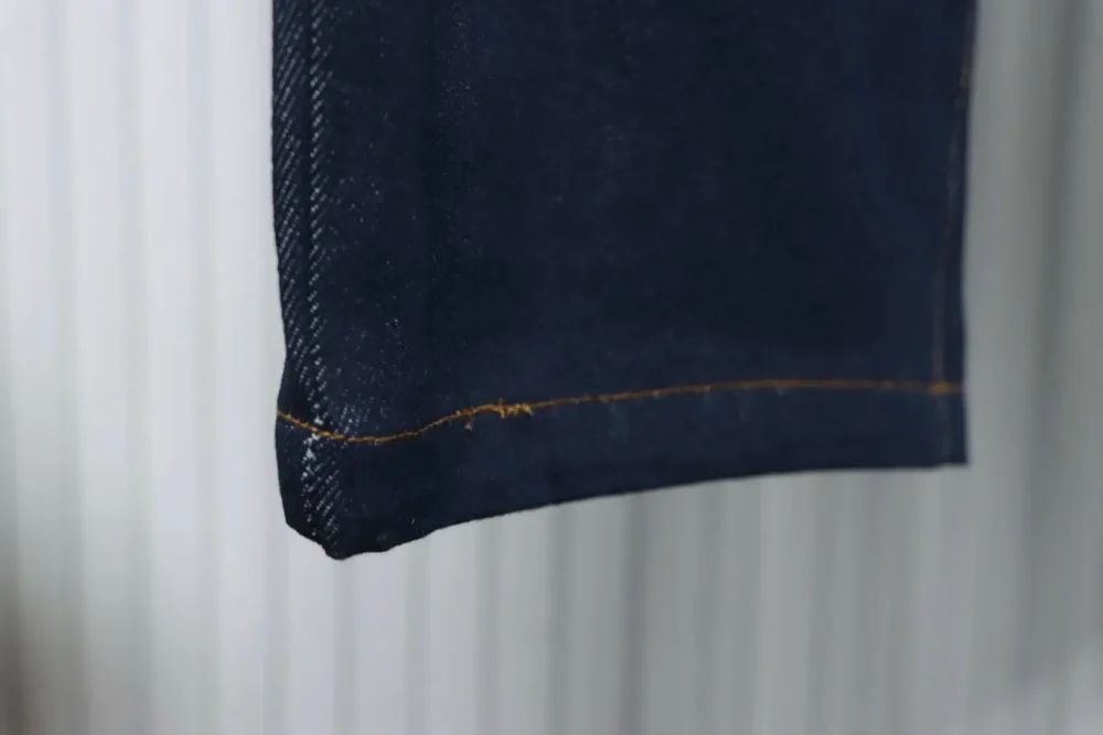 Jeans mit Lederlogo – Bild 7