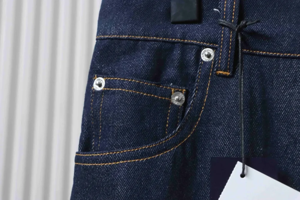 Jeans mit Lederlogo – Bild 5