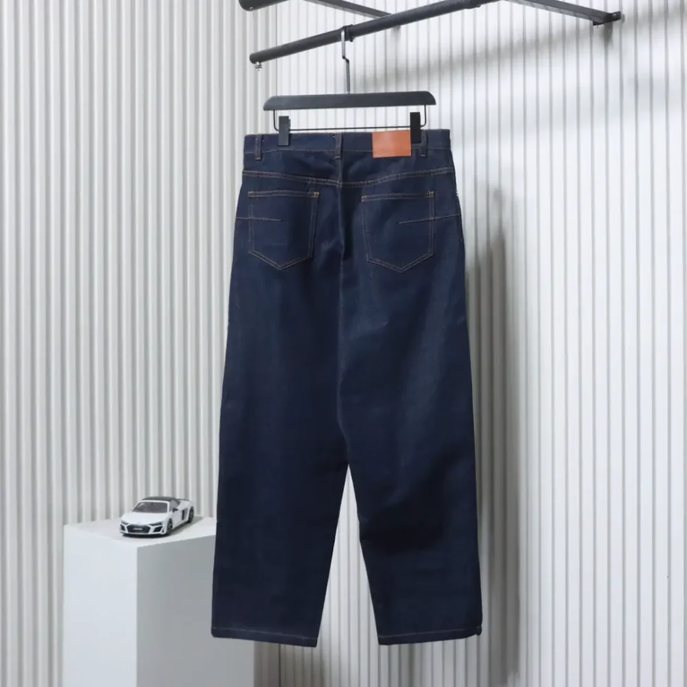 Jeans mit Lederlogo – Bild 2