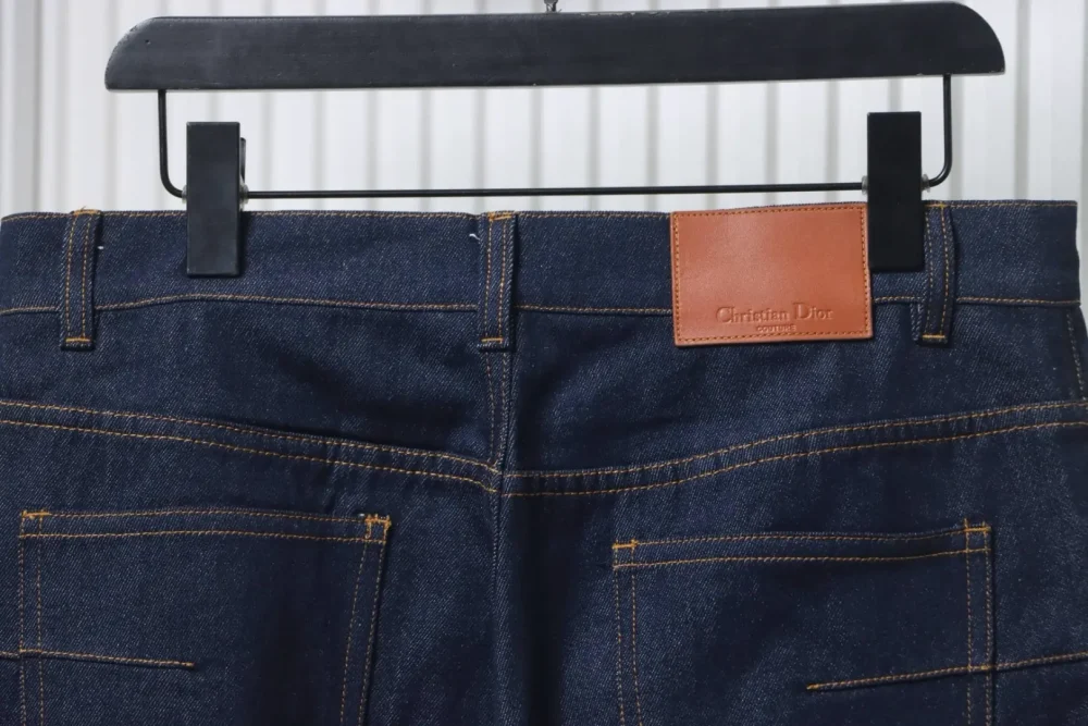 Jeans mit Lederlogo – Bild 3