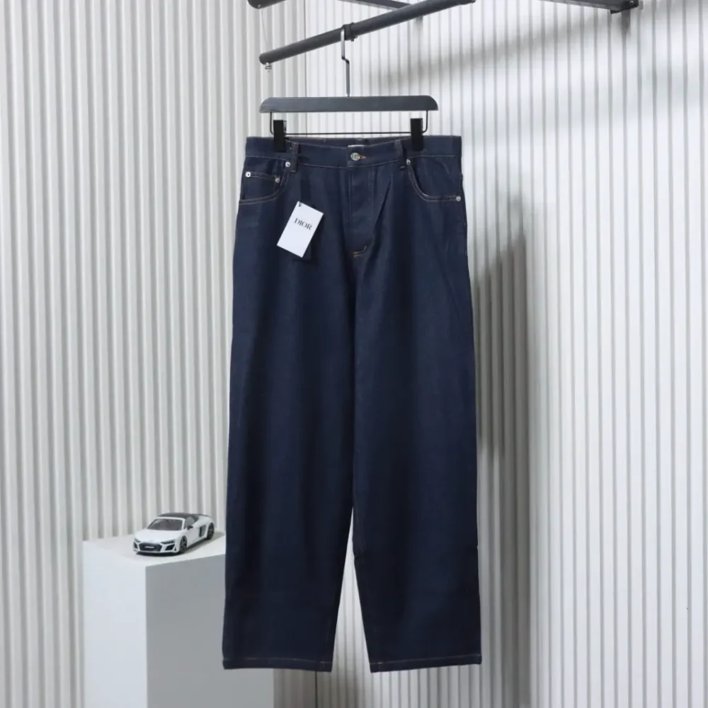Jeans mit Lederlogo