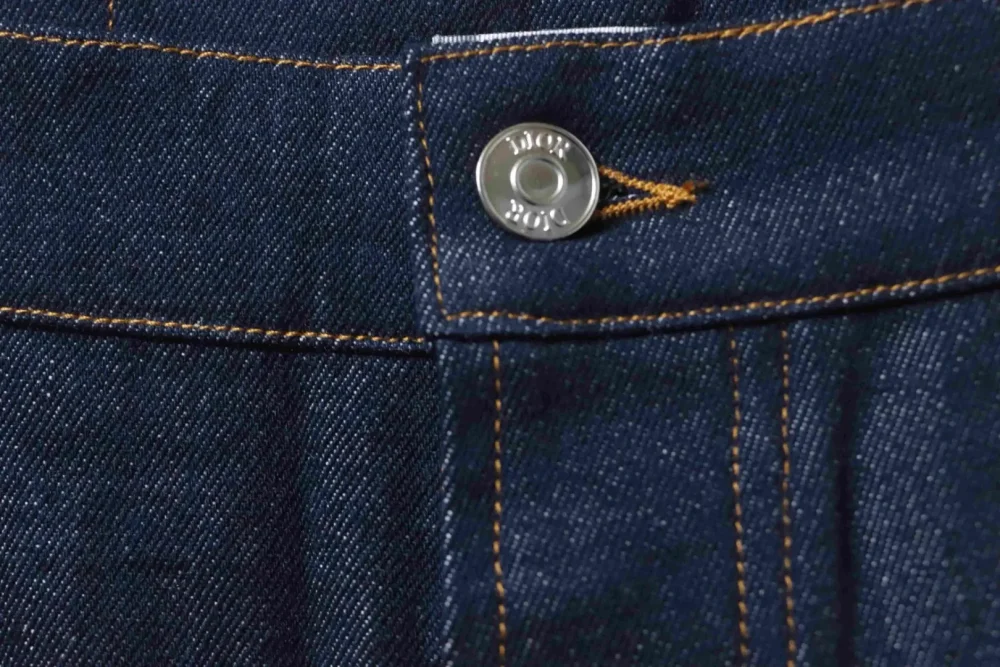 Jeans mit Lederlogo – Bild 11