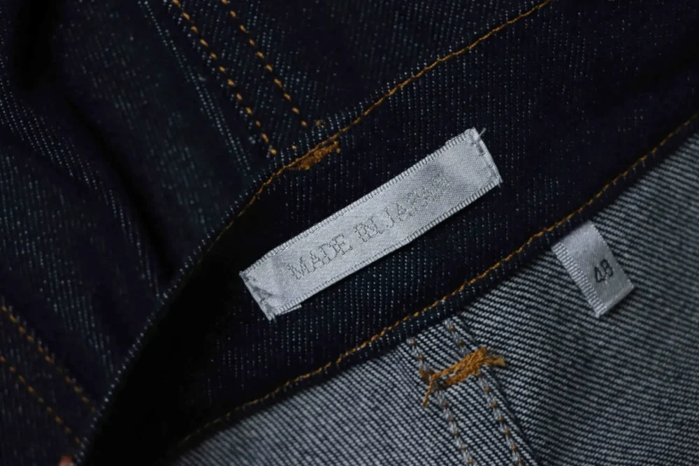 Jeans mit Lederlogo – Bild 10