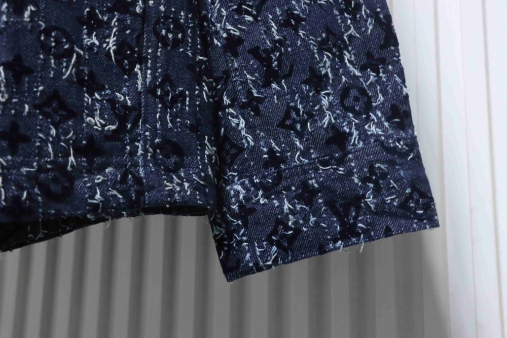 Jeansjacke aus beflocktem Jacquard mit Allover-Print – Bild 6