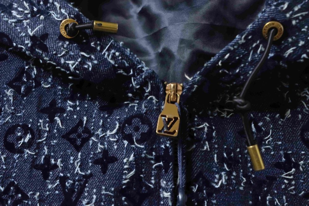Jeansjacke aus beflocktem Jacquard mit Allover-Print – Bild 7