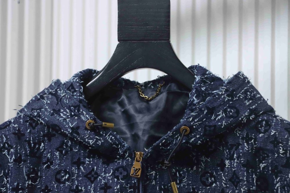 Jeansjacke aus beflocktem Jacquard mit Allover-Print – Bild 3