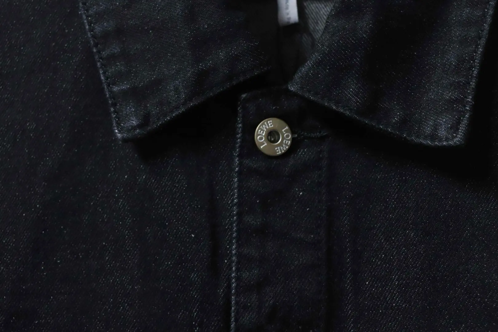 Jeansjacke mit Blumenstickerei am Ärmel – Bild 5