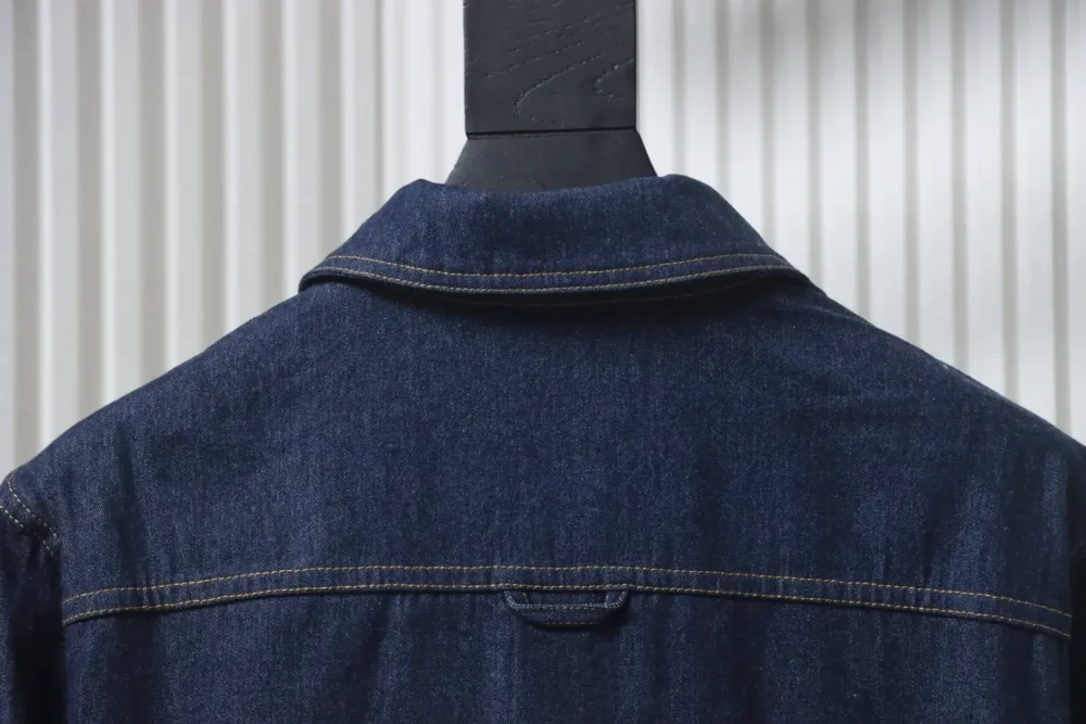 Jeansjacke mit Reißverschluss und gesticktem Logo-Schriftzug – Bild 4