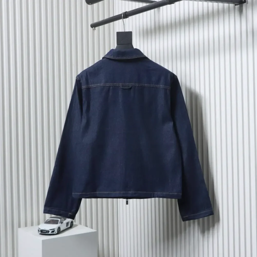 Jeansjacke mit Reißverschluss und gesticktem Logo-Schriftzug – Bild 2