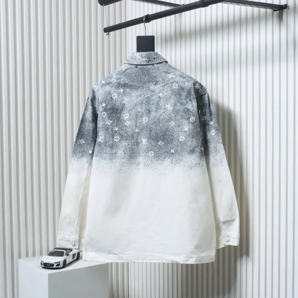 Jeansjacke mit Sternenhimmel und Farbverlauf – Bild 2