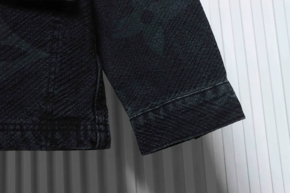 Jeansjacke mit altem Blumenmuster und dunklem Twill – Bild 12