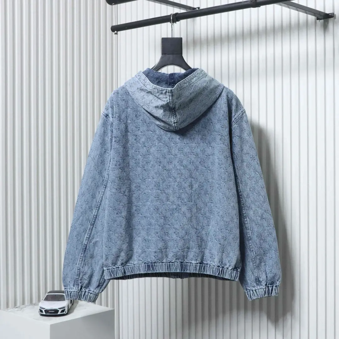 Jeansjacke mit durchgehendem Monogramm-Jacquardmuster, Kapuze und Reißverschluss – Bild 12