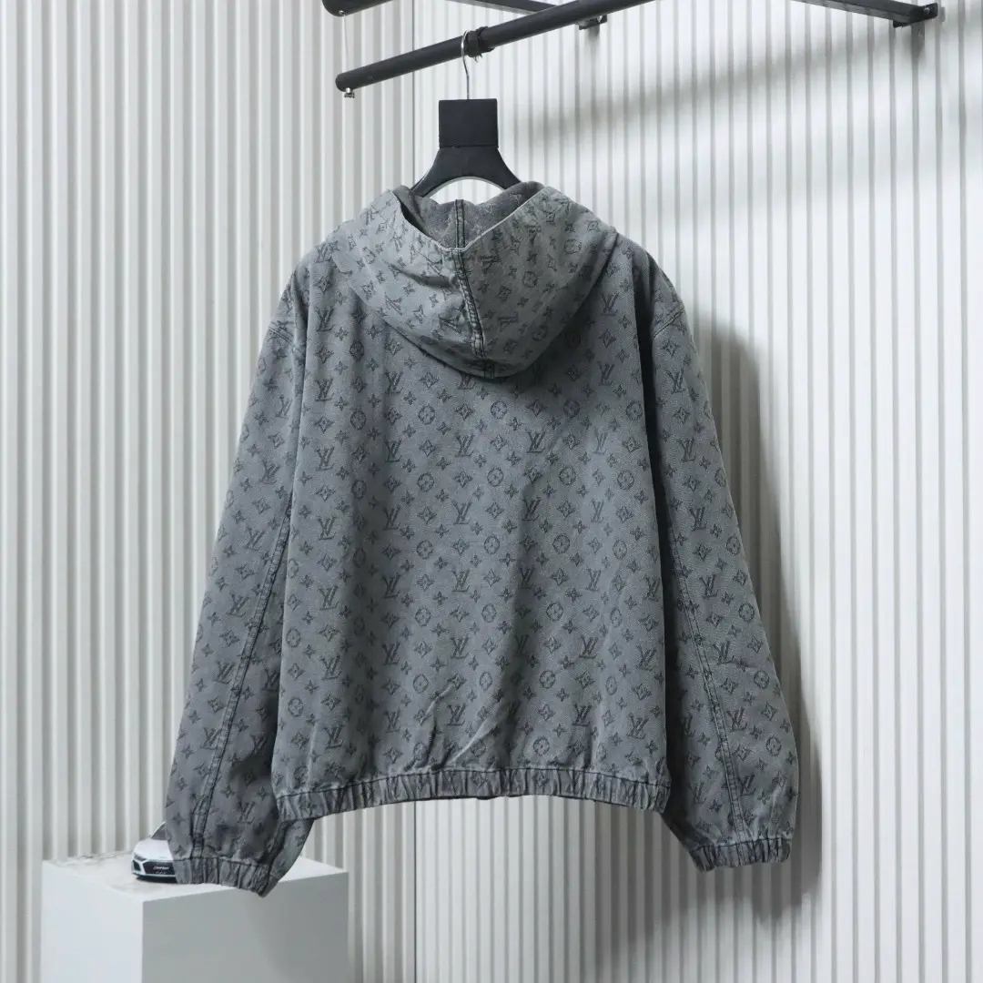 Jeansjacke mit durchgehendem Monogramm-Jacquardmuster, Kapuze und Reißverschluss – Bild 2