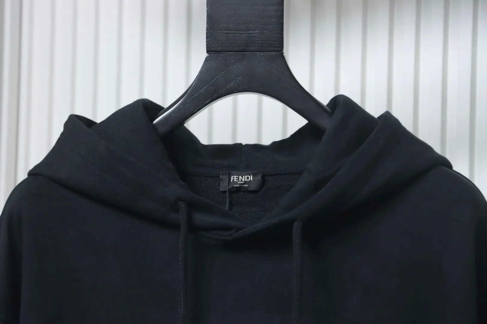 Kapuzenpullover mit 3D-Mesh-Design und gesticktem Doppel-F-Logo – Bild 3