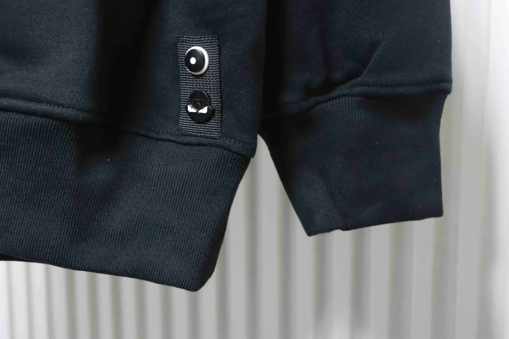 Kapuzenpullover mit 3D-Mesh-Design und gesticktem Doppel-F-Logo – Bild 7