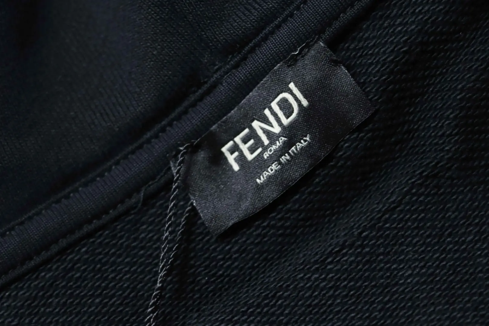 Kapuzenpullover mit 3D-Mesh-Design und gesticktem Doppel-F-Logo – Bild 8