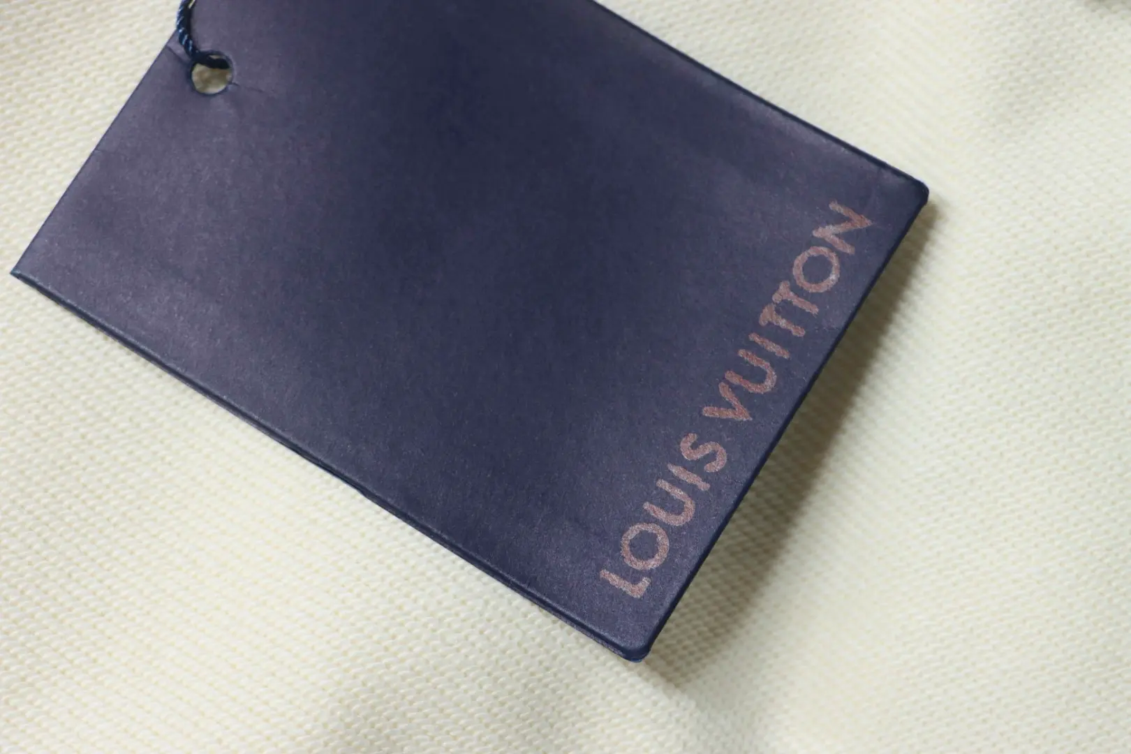 Kapuzenpullover mit gesticktem Buchstabenslogan – Bild 10