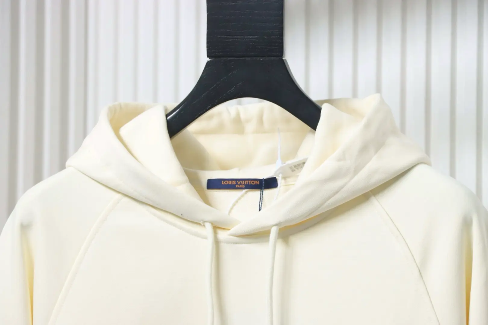 Kapuzenpullover mit gesticktem Buchstabenslogan – Bild 3