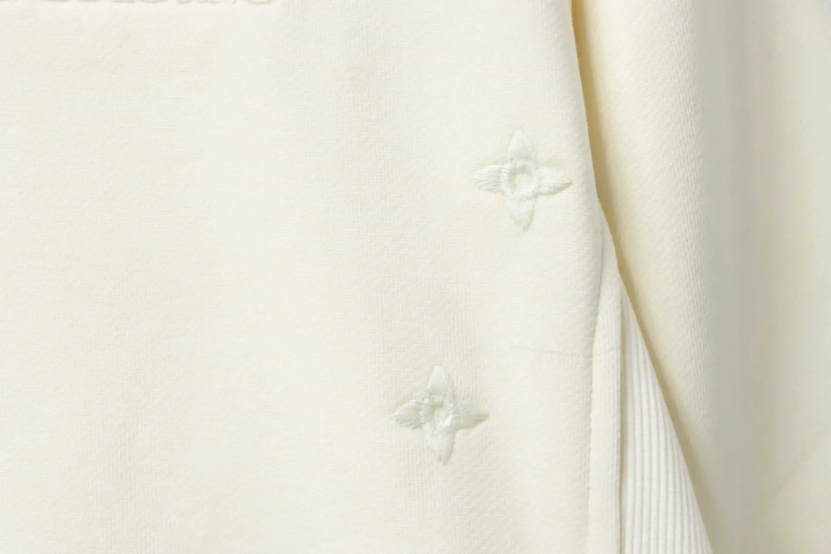 Kapuzenpullover mit gesticktem Buchstabenslogan – Bild 7