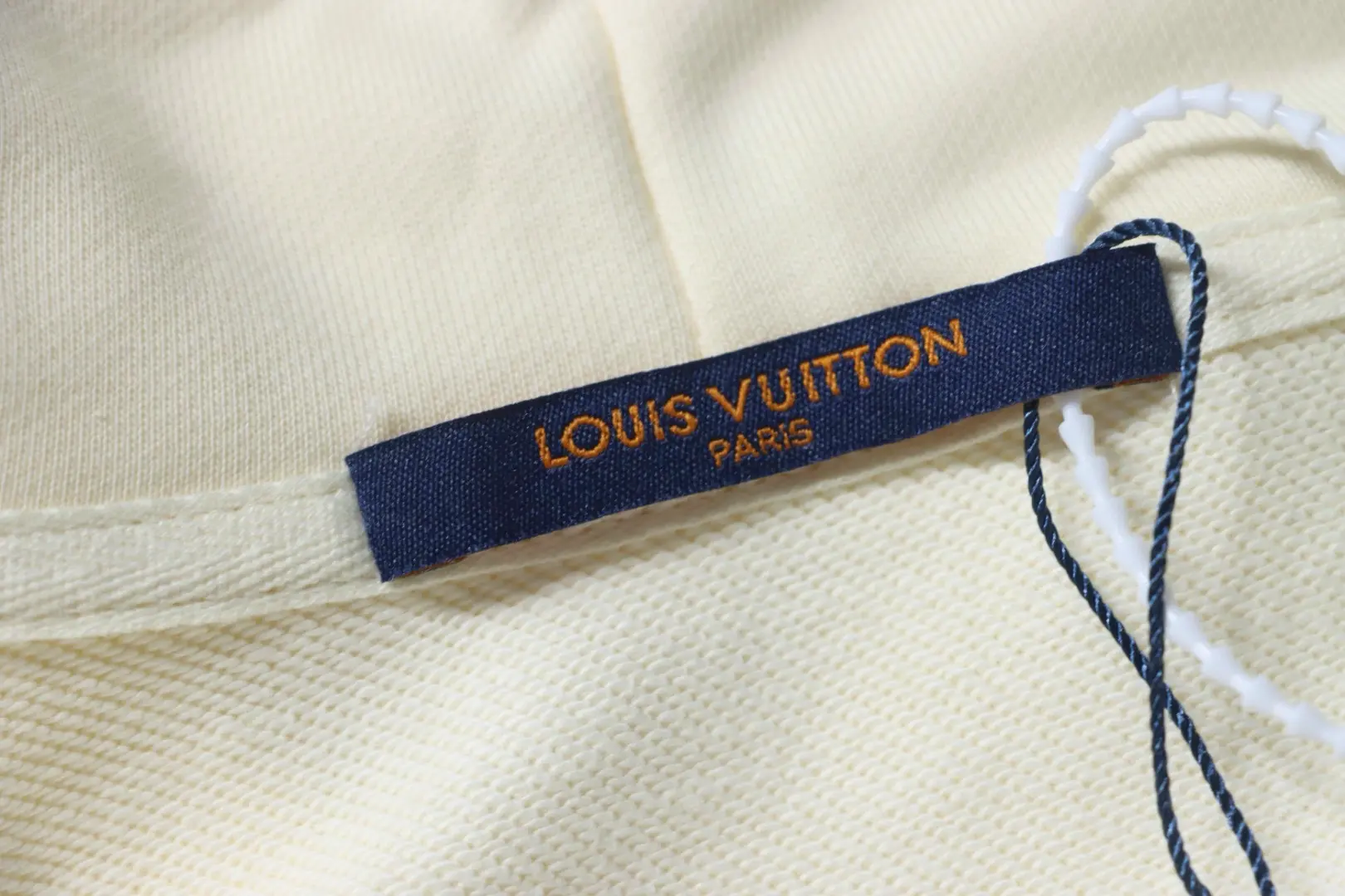 Kapuzenpullover mit gesticktem Buchstabenslogan – Bild 9