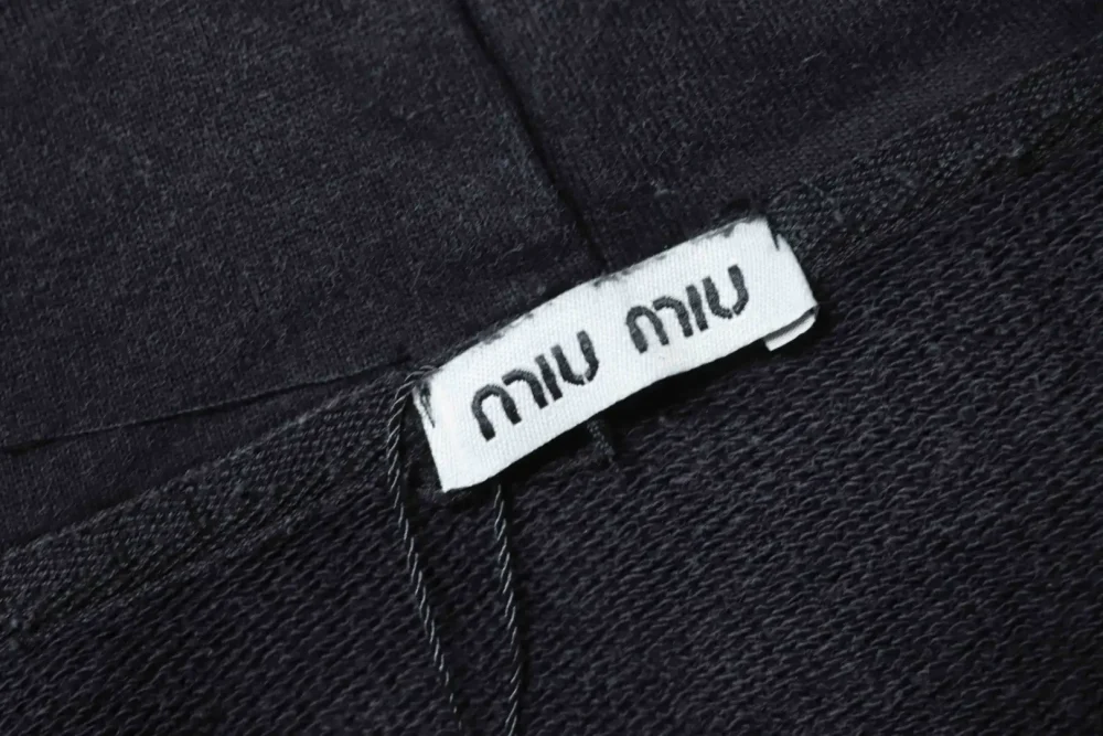 Kapuzenpullover mit verwaschenem Patch und kleinem Herz – Bild 8