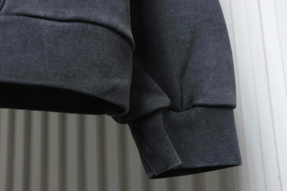 Kapuzenpullover mit verwaschenem Patch und kleinem Herz – Bild 6