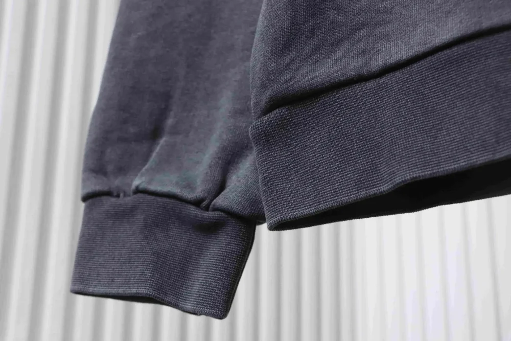 Kapuzenpullover mit verwaschenem Patch und kleinem Herz – Bild 5