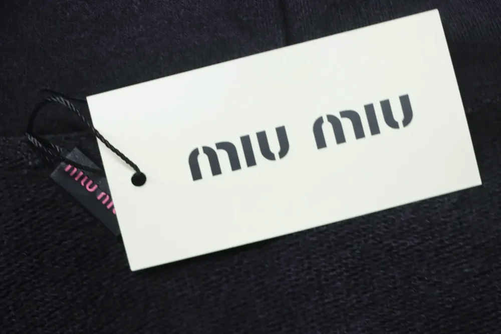 Kapuzenpullover mit verwaschenem Patch und kleinem Herz – Bild 10