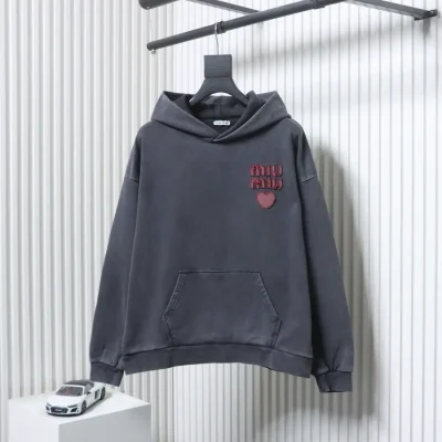 Kapuzenpullover mit verwaschenem Patch und kleinem Herz