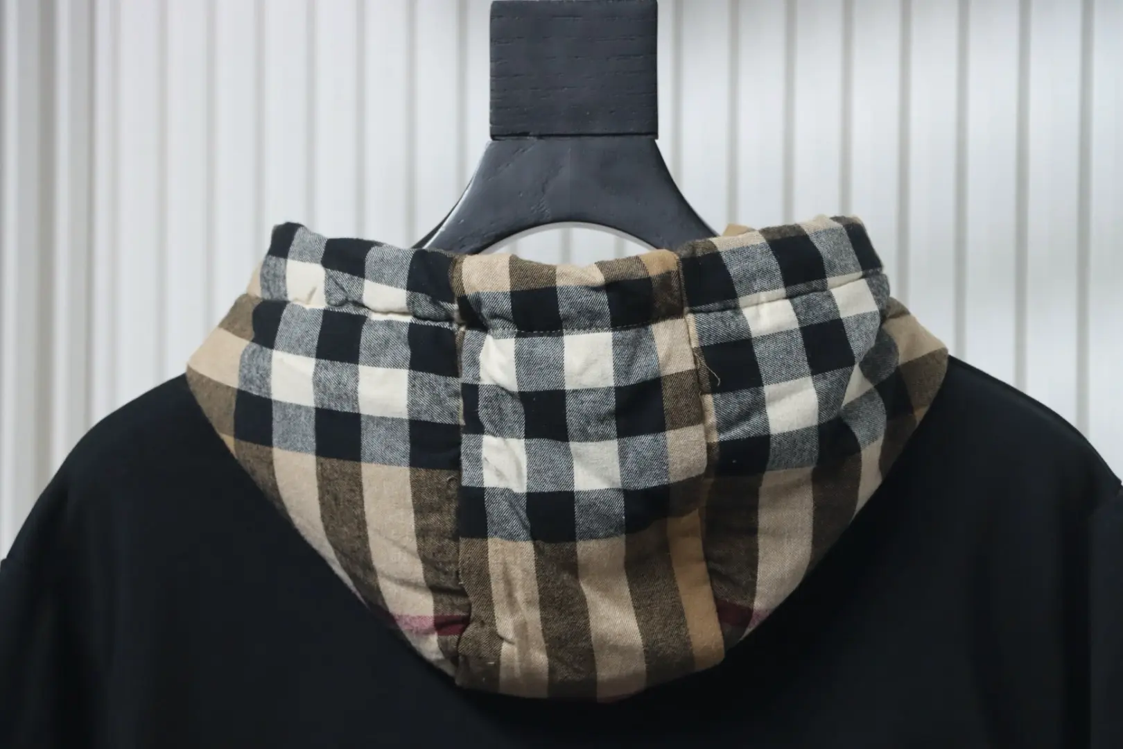 Kariertes Kapuzensweatshirt – Bild 5